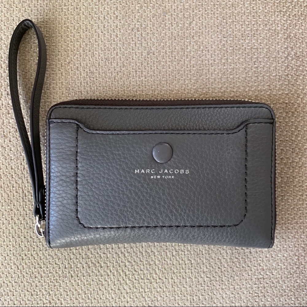 Marc Jacobs zip closure leather wristlet / wallet